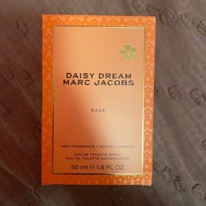 MARC JACOBS DAISY DREAM DAZE